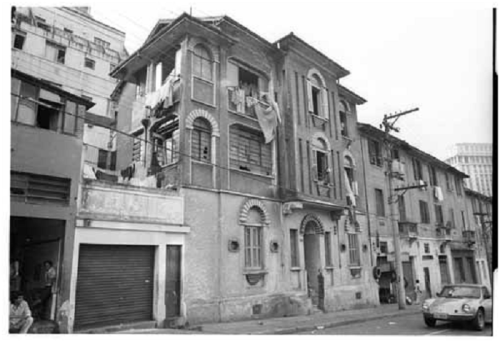 Rua da Assembleia, 1982 — cortiços sobre os Arcos esquecidos